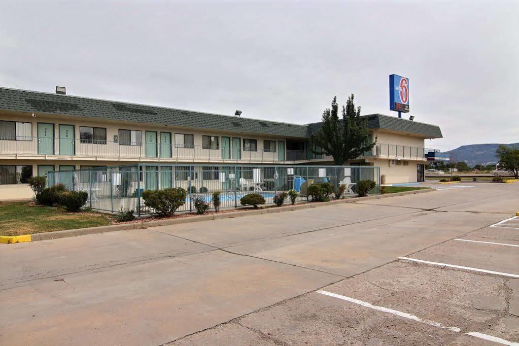 Travelodge By Wyndham Raton Exterior photo