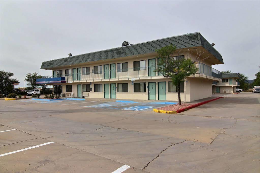 Travelodge By Wyndham Raton Exterior photo