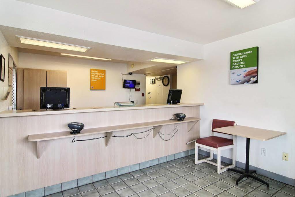 Travelodge By Wyndham Raton Exterior photo